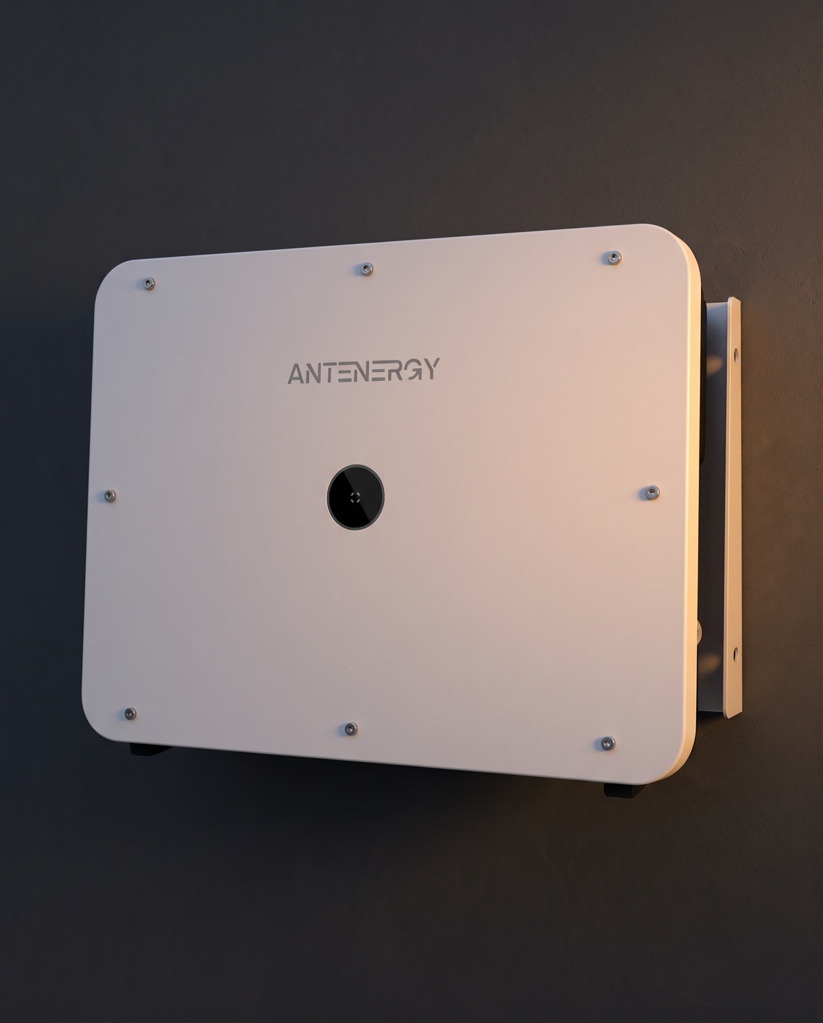 AI-инвертор ANTENERGY на тёмной стене в тёплом вечернем свете, визуализация